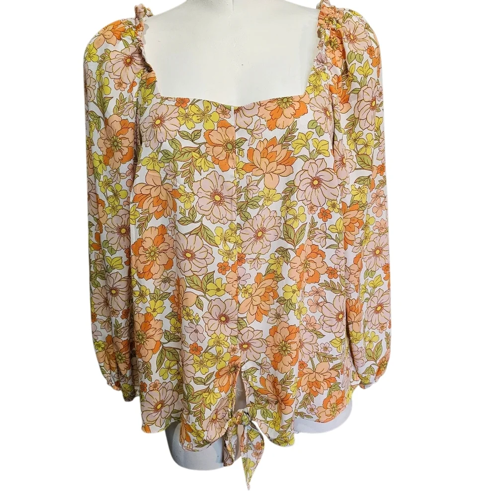 Square Neck Floral Blouse With A Tie Bottom. - Picture 2 of 5